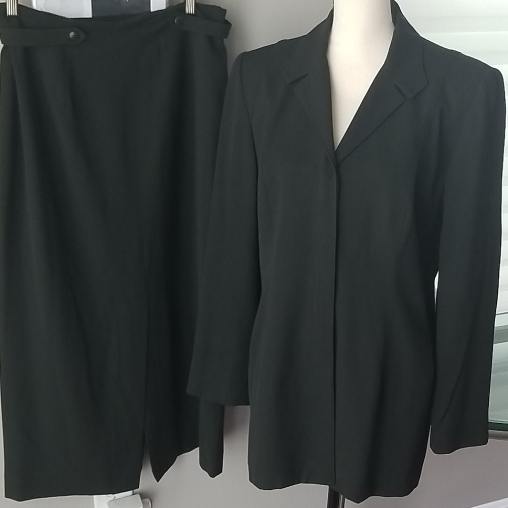 Katherine Kelly Ladies Suit - Jacket and Skirt